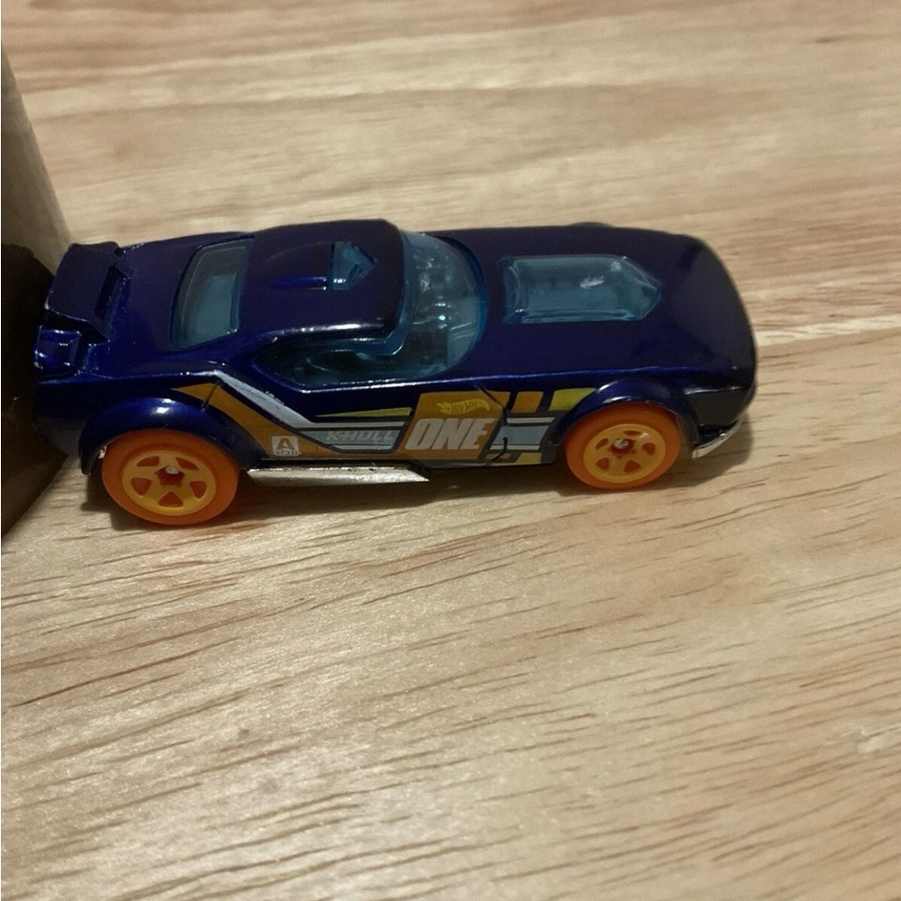 Hot Wheels Downtown Burger Drive Thru Toy Exclusive Fast Fish Car